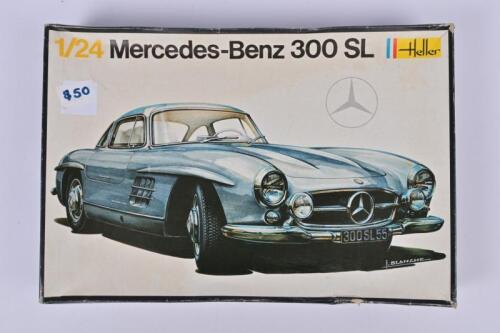 MERCEDES-BENZ: A Heller 1:24 scale Mercedes-Benz 300SL plastic model kit