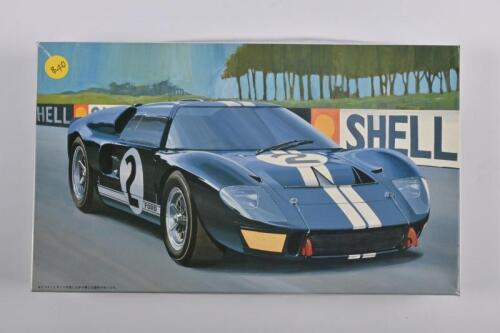 FORD: A Fujimi 1:24 scale Ford GT40 MarkII plastic model kit. 1966 Le Mans 24 Hour Race livery