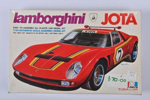 LAMBORGHINI: A 1:24 scale Lamborghini JOTA plastic model kit