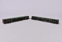 RIVAROSSI: Two Rivarossi Crescent Limited Pullman coaches with 6-wheel bogies, unboxed - 2