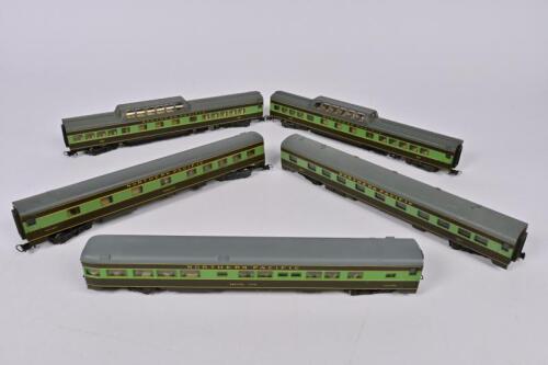 RIVAROSSI: Five Rivarossi Northern Pacific coaches, including 2 panorama coaches, unboxed