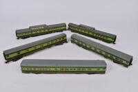 RIVAROSSI: Five Rivarossi Northern Pacific coaches, including 2 panorama coaches, unboxed