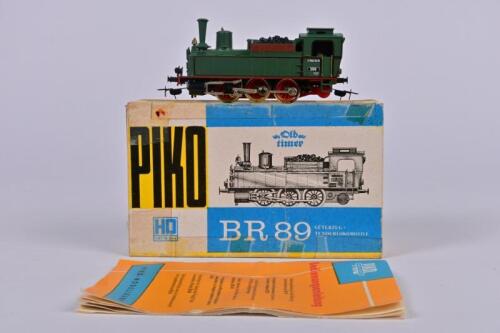 PIKO: A 1970s Piko H0 BR89 0-6-0 tank locomotive, excellent boxed, with 20 page instructional manual