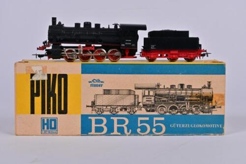 PIKO: A 1970s Piko H0 BR55 0-8-0 steam locomotive and tender, good boxed
