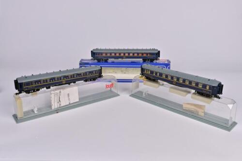 JOUEF: Three Jouef Riviera Blue coaches including; 5301 sleeping car; 3552 sleeping car; together with 530200 restaurant car.