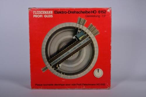 FLEISCHMANN: A Fleischmann H0 gauge 6152 electric turntable, very good condition, boxed