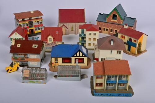 TRACK SIDE BUILDINDS: A collection of mainly resident buildings, some by Faller