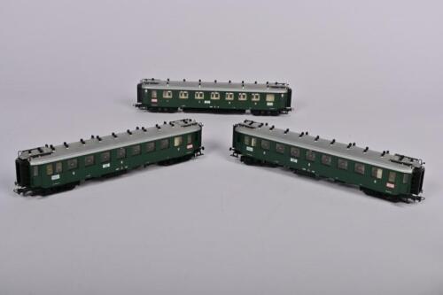LILIPUT: A Liliput H0 84601 DRG "Baden Heidelberg" 3 car passenger carriage set with full interiors