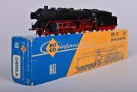 ROCO: A Roco H0 04119B 4-6-2 BR01 Steam outline locomotive with 8 wheel bogie tender, excellent boxed condition with instructions - 2