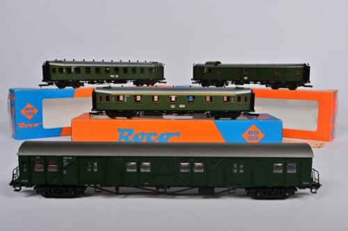 ROCO: Four Roco H0 German coaches, 4291S, 4220S, 4290S boxed and another loose 02370A baggage cart, boxed carriages in excellent condition