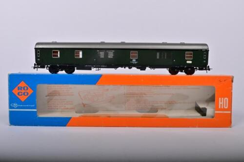 ROCO: A Roco DB baggage car in green, incorrect box