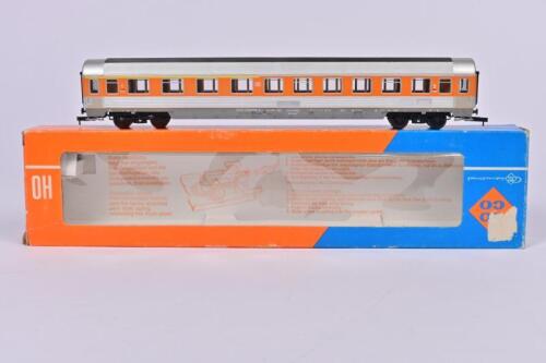 ROCO: A Roco DB 2nd class coach 4274 in silver and orange, boxed.