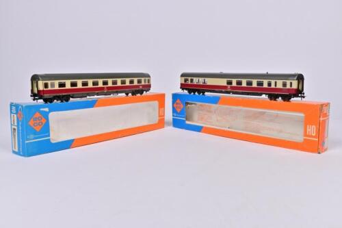 ROCO: Two Roco DB coaches in cream and dark red, boxed