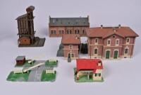 TRACK SIDE BUILDINGS: A box of approx. a dozen track side buildings and accessories. - 2