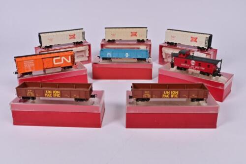 RIVAROSSI: Eight Rivarossi bogie goods rolling stock, boxed