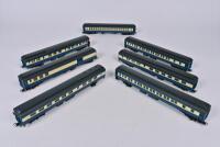 RIVAROSSI: Seven Rivarossi blue coaches from 'The Blue Comet' train, all with 6-wheel bogies, unboxed