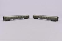 RIVAROSSI: Two Rivarossi FS 2nd class coaches, each with unattached bogie, one pin missing
