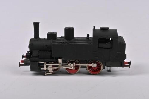 RIVAROSSI: A Rivarossi 0-6-0 steam tank loco, unboxed