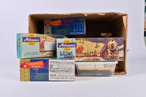 SPARE PARTS: A large box of HO/OO spare parts, including Roundhouse loco rolling stock metal kits, carbon brushes, Fleischmann light gantrys, large quantity