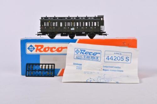 ROCO: A Roco 44527 German 3rd class 6 wheel passenger coach, excellent boxed