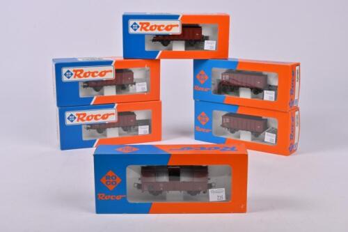 ROCO: Five Roco 46043 open goods wagons and a 4313S closed grain wagon with opening hatches, all mint boxed