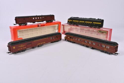 RIVAROSSI: A Rivarossi 5887 Pennsylvania 6x6 Diesel loco plus three coaches - 4496 observation car and 342 post office car and 6529 post office car, all good condition