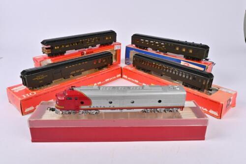 RIVAROSSI: A rake of four Rivarossi Santa Fe coaches and a Rivarossi 1801 non motorised dummy, includes 35 caf&eacute; observation, railway post office, 1418 dining car and 1464 Pullman, all with full interiors