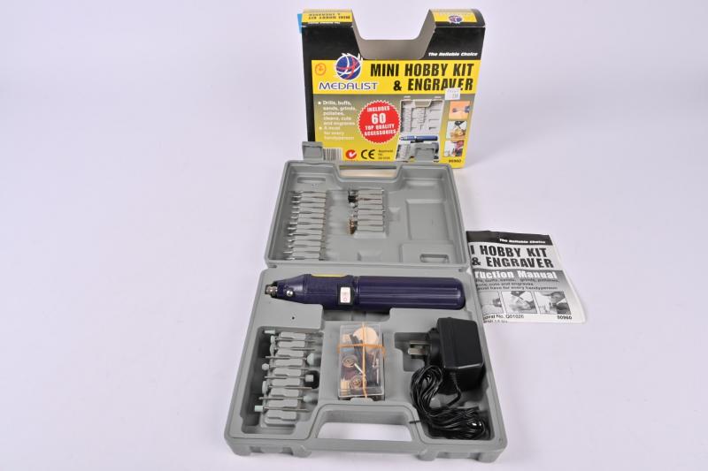 TOOLS A Medalist mini hobby kit and engraver, excellent boxed Price