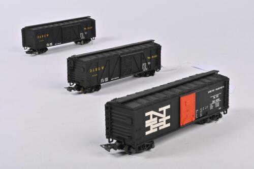 RIVAROSSI: Three Rivarossi 36409 box cars, one New Haven and two Rio-Grande
