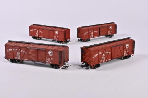 RIVAROSSI: Four Rivarossi Northern Pacific goods wagons