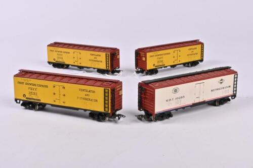 RIVAROSSI: Four Rivarossi refrigerated freight wagons