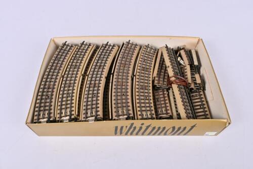MARKLIN: A collection approxiamately forty M&auml;rklin H0 curved track and quantity of small sections