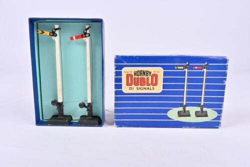 HORNBY: A pair of Horby Dublo DI signals 00 scale