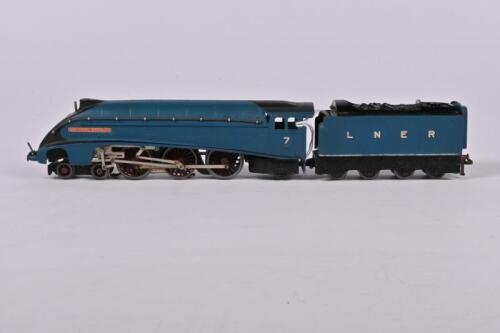 HORNBY: A Hornby Dublo 3-rail EDL1 "Sir Nigel Gresley" steam loco and tender,