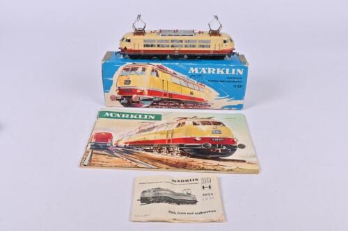 MARKLIN: A M&auml;rklin H0 3054 DB electric loco BR 103 113-7, boxed with instructions together with a Marklin 1966/67 brochure