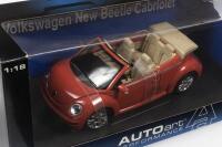 VOLKSWAGEN: A NOS 1:18 scale Volkswagen New Beetle cabriolet - 3