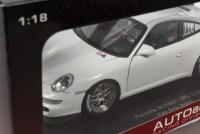 PORSCHE: A NOS 1:18 scale Autoart Porsche 911 (997) GT3 - 3