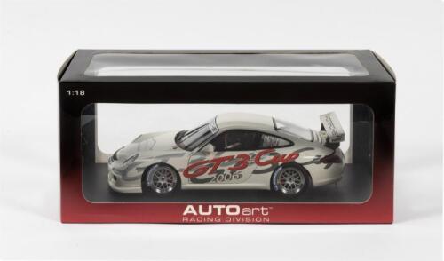 PORSCHE: A NOS 1:18 scale Autoart Porsche 911 (997) GT3