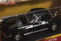 CORVETTE: A NOS 1:18 American Muscle Corvette Sting Ray (Split Window) - 3