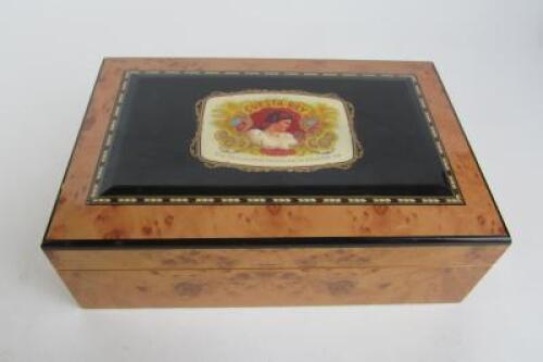 HUMIDOR: A Cuesta Rey Pyramid No 9 timber humidor,