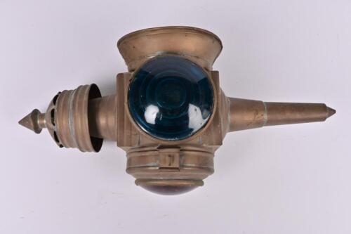 COACH LAMP: A large brass coach lamp (38cm&nbsp;high)