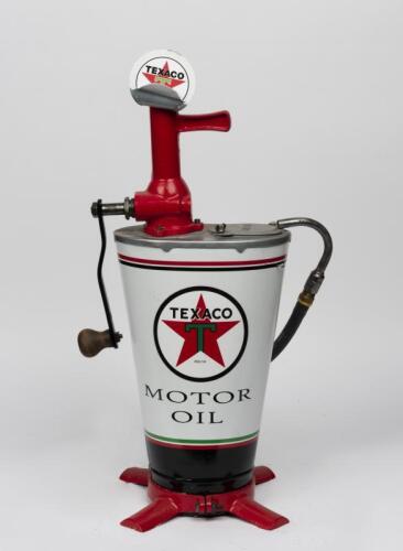 OIL PUMP: A 3 gallon gear oil pump in Texaco livery (78cm high)