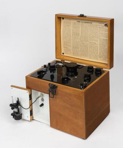 INSTRUMENTS: A NL Jones portable pH meter, Melbourne 1950's