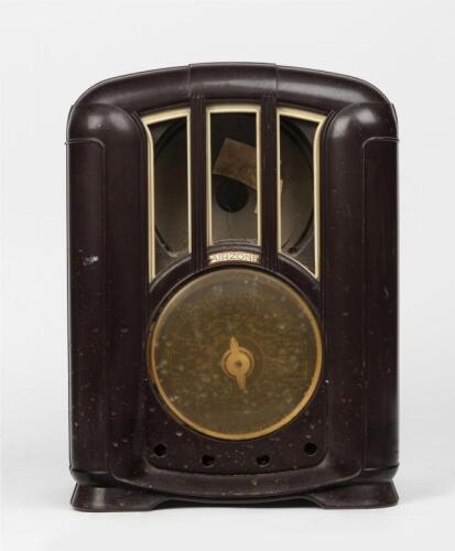 RADIOS: An Airzone "Symphony Leader" AM radio, Sydney 1938