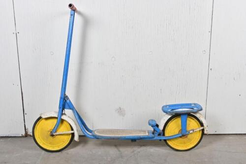 SCOOTER: A 1950s Cyclops child's scooter
