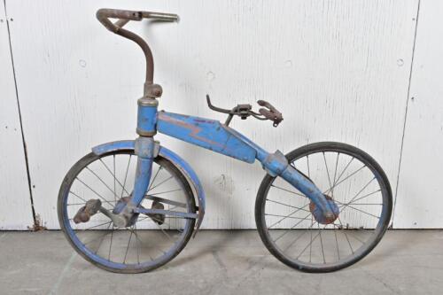 CHILDS BIKE: A circa 1950s child's bike