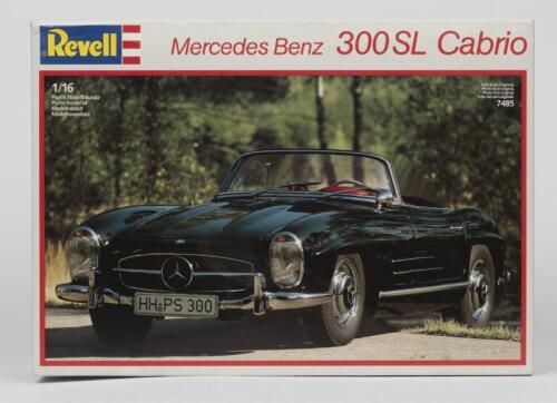 MERCEDES: A 1988 1:16 scale model kit of Mercedes Benz 300SL Cabrio by Revell