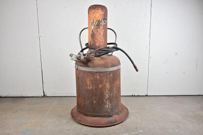 JASCO: A large early Jasco grease pump (94cm high)