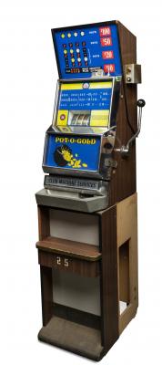 POKER MACHINE: A "Pot-O-Gold" 10 cent poker machine by Nutt & Muddle & Sons, circa 1970s