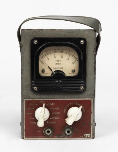 INSTRUMENTS: A University voltmeter, first half of 20th century